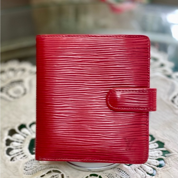 Authentic LOUIS VUITTON Red Epi bifold wallet - Picture 11 of 15